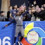 adam-jones-catch-photo[1]